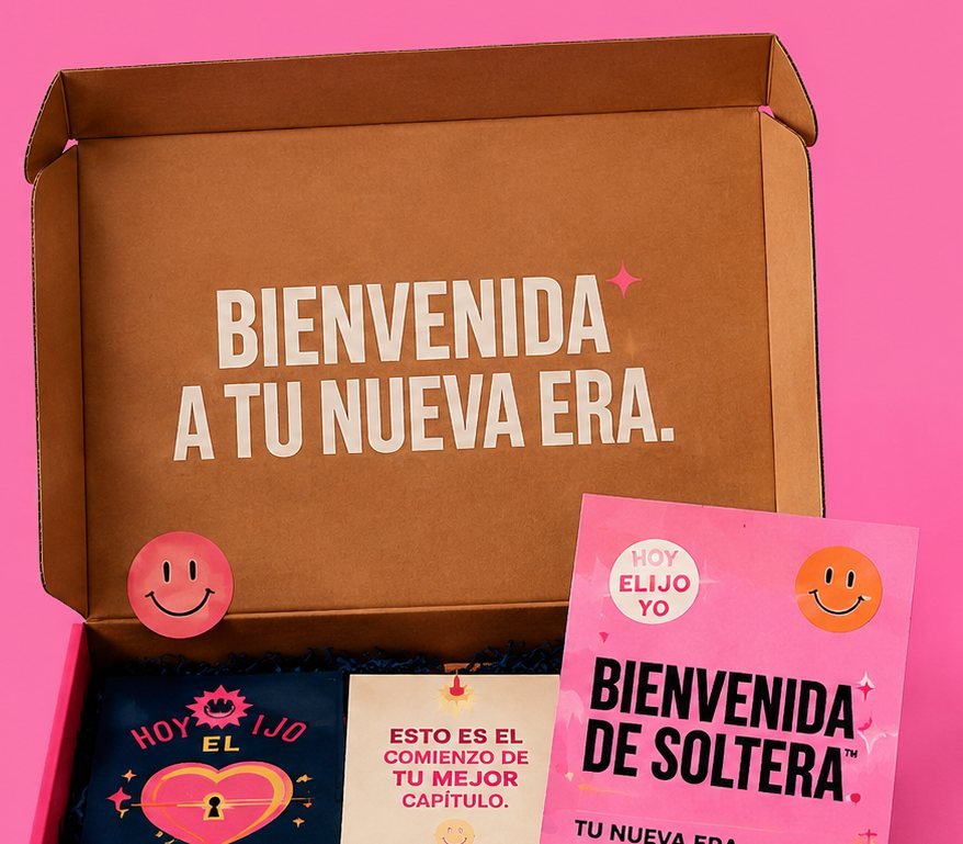 Caja Bienvenida de Soltera abierta con journal, carta y stickers